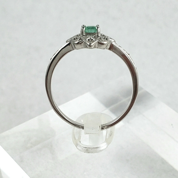 Antique Style Sterling Natural Emerald Ring - Picture 4 of 8